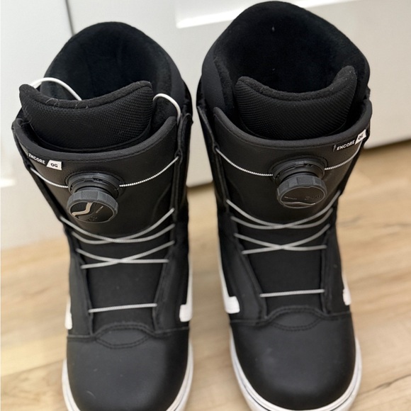 Vans Black White Women's Snowboard Boots - Picture 2 of 4